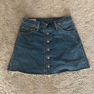 Levi’s Denim Button-Front Skirt